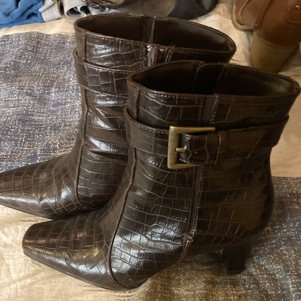 Predictions 6 wide ankle boots.